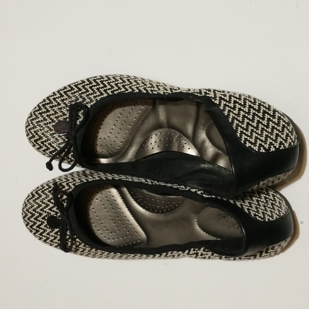 Shoes - Picture 2 of 4